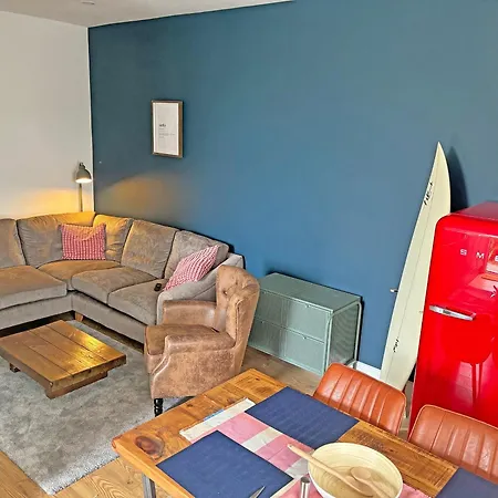 Flat 4 *